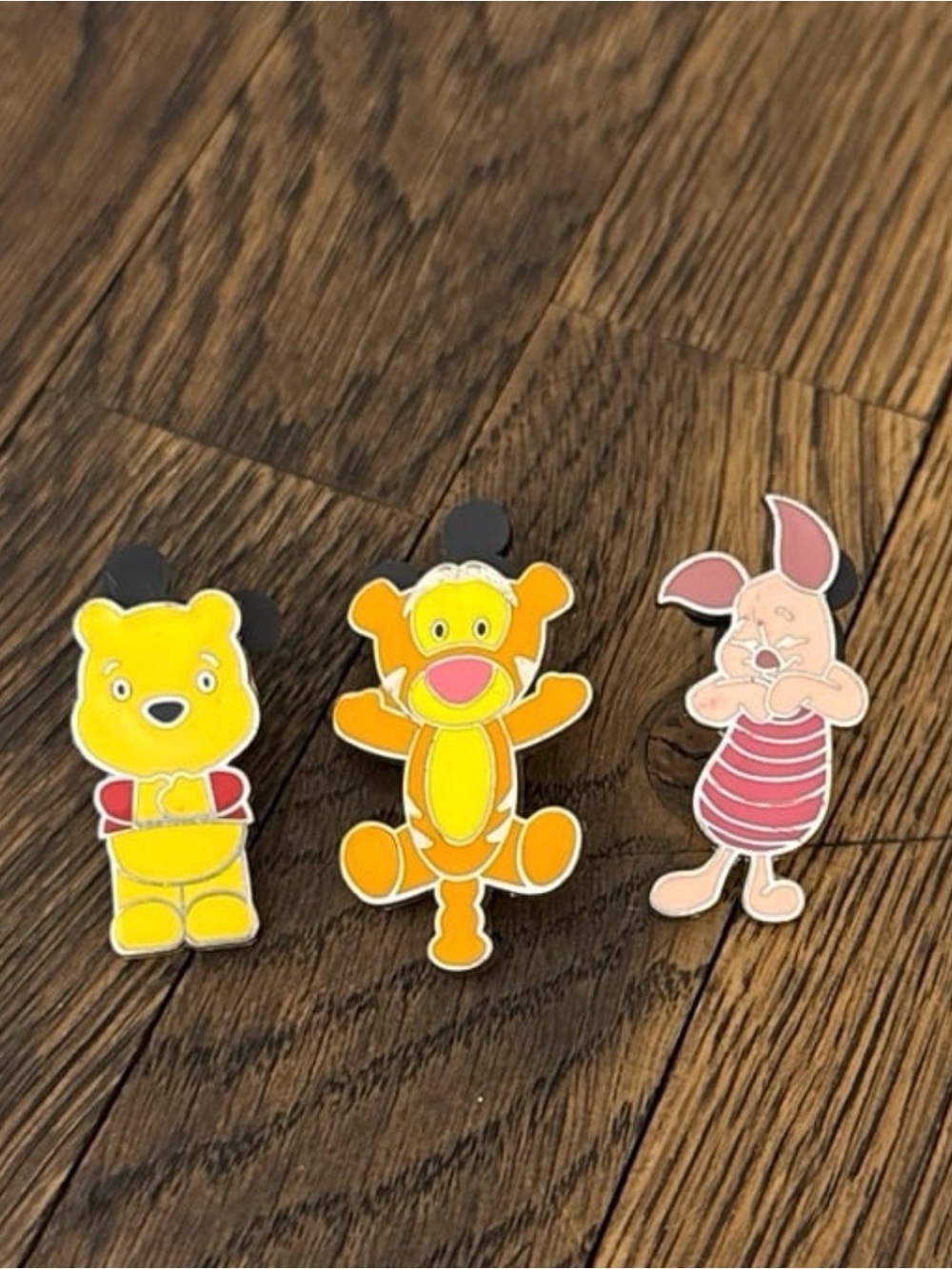 Disney Winnie the Pooh Tigger Piglet collectible pins Disneyland resort Paris